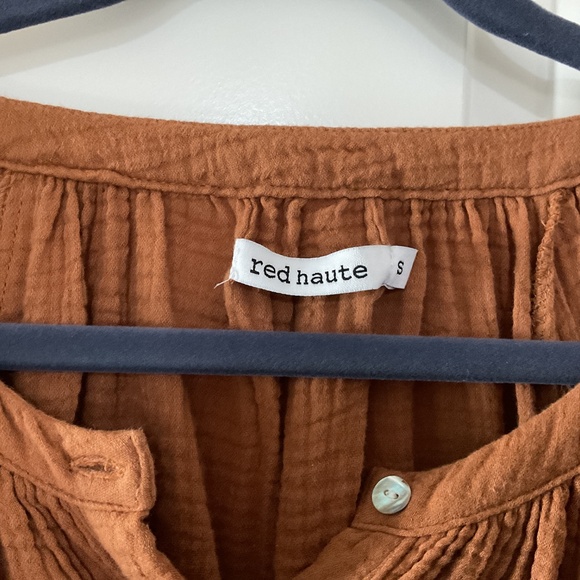 Flowy top by Red Haute Small - Picture 5 of 5